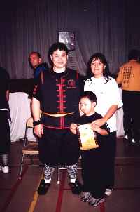 Rosita y Bastian junto a Sifu Lane durante el seminario